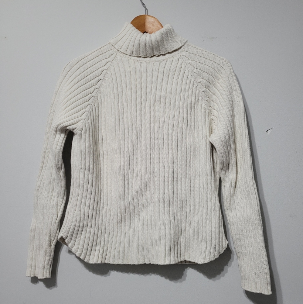 While cotton sweater